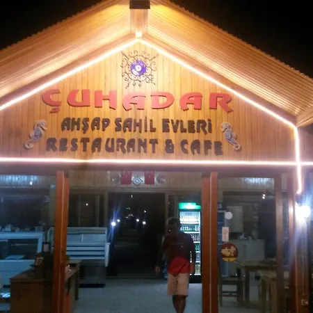 מלון Cuhadar Ahsap Evleri