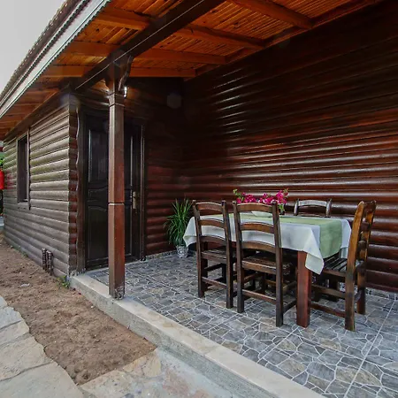 Cuhadar Ahsap Evleri