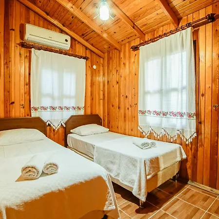 Cuhadar Ahsap Evleri