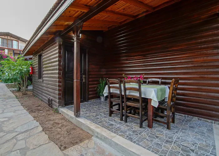 Cuhadar Ahsap Evleri