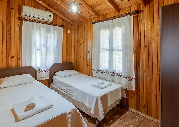 Cuhadar Ahsap Evleri *