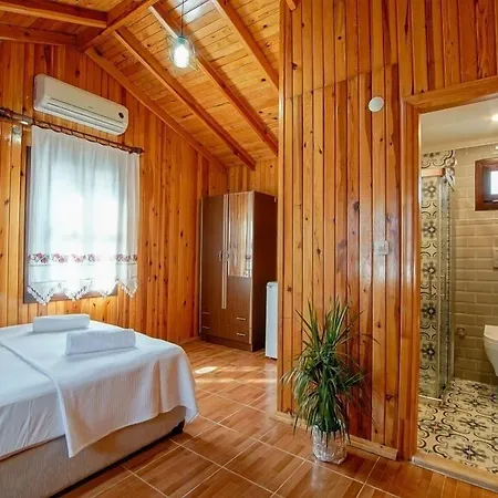 Cuhadar Ahsap Evleri Otel Palamutbükü