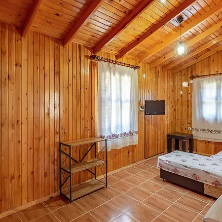 Otel Cuhadar Ahsap Evleri